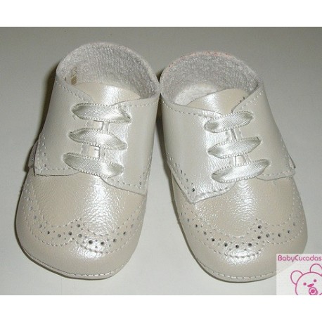 http://babycucadas.com/es/zapatitos-bebe-bautizo/1730-zapato-blucher-napa-cuquito.html